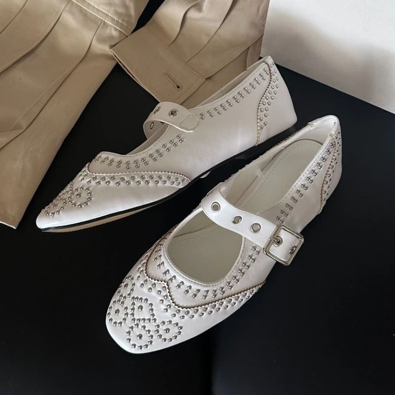 Retro Klinknagel Gesp Ontwerp  - Women Fashion Brand recensie en prijs