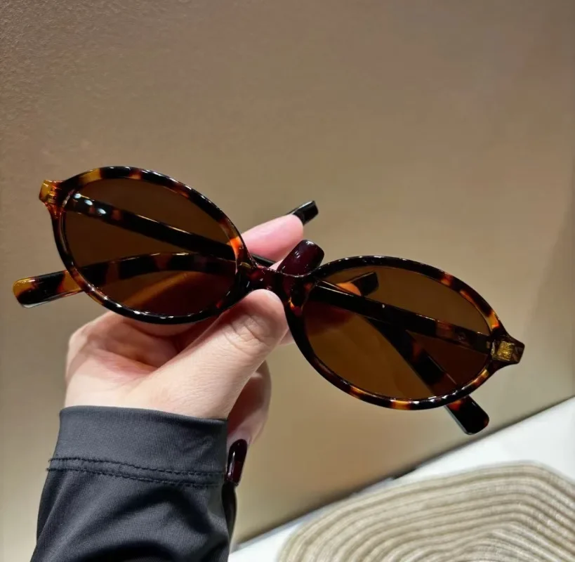 Nieuwe ovale zonnebril Klassie - Women'S Fashion Eyewear recensie en prijs